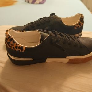 Steve Madden black leather shoes with cheetah print on back. Size 8